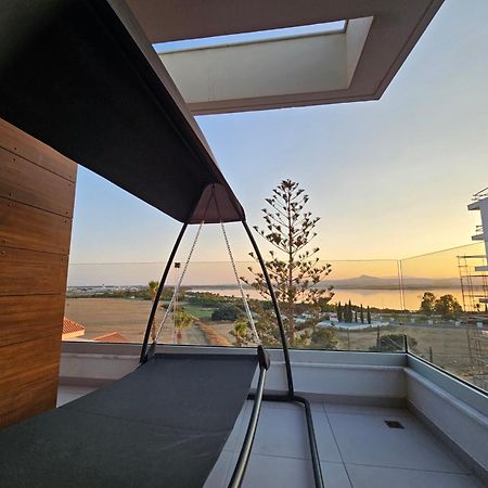 Majestic Sunset Salt Lake Views 300M From Beach Larnaca Esterno foto