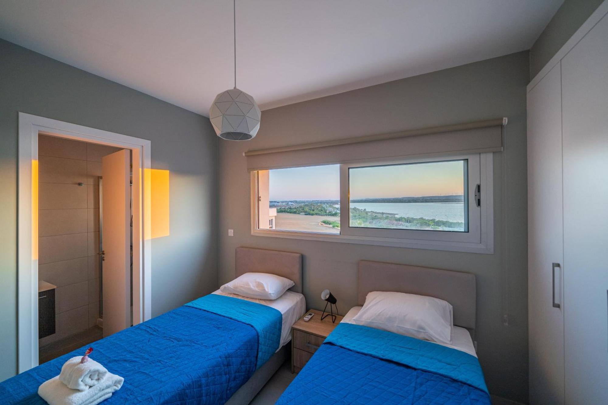 Majestic Sunset Salt Lake Views 300M From Beach Larnaca Esterno foto