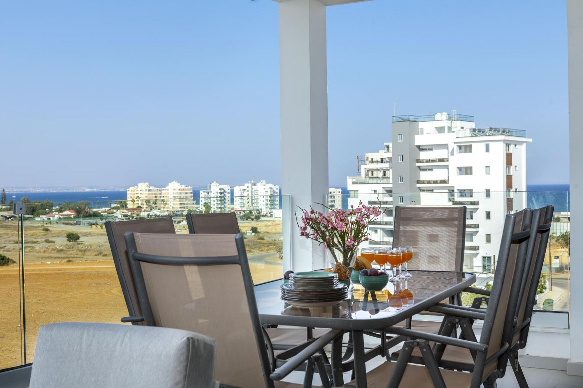 Appartamento Majestic Sunset Salt Lake Views 300M From Beach Larnaca Esterno foto