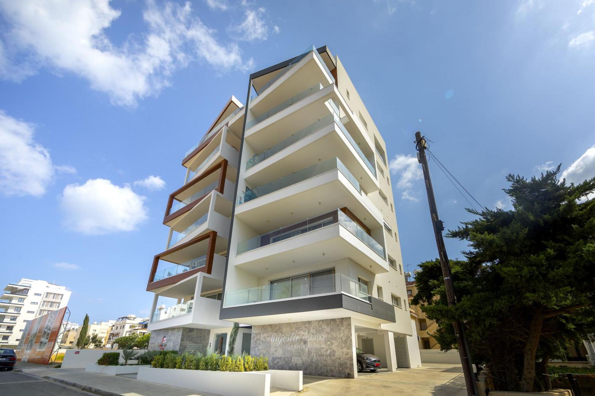 Appartamento Majestic Sunset Salt Lake Views 300M From Beach Larnaca Esterno foto